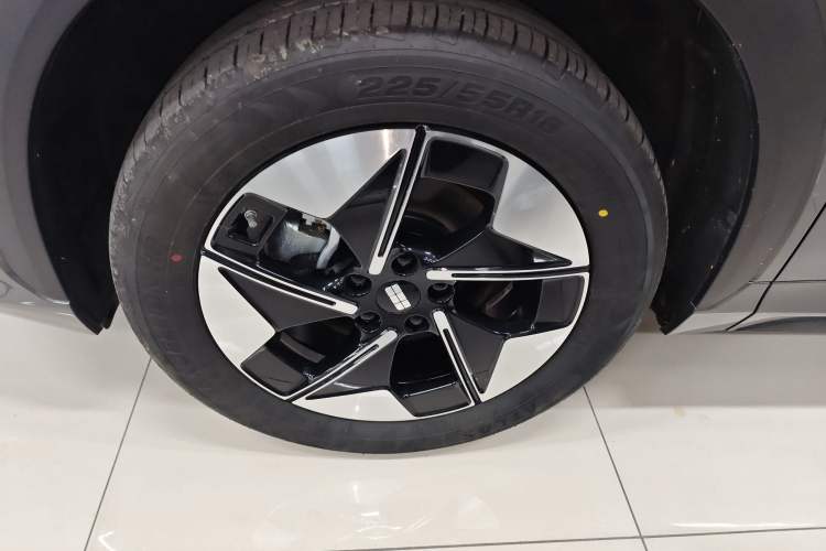 Used Geely Galaxy E5 2024 440km Launch Edition Exterior 4