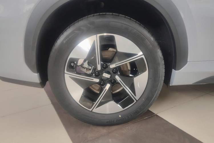 Used Geely Galaxy E5 2024 440km Launch Edition Exterior 5