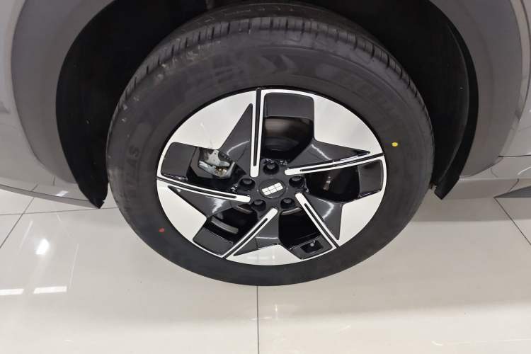 Used Geely Galaxy E5 2024 440km Launch Edition Exterior 5
