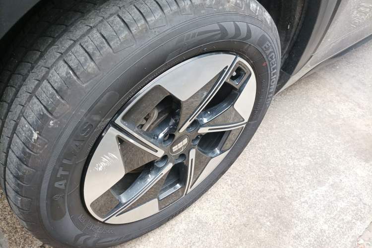 Used Geely Galaxy E5 2024 440km Launch Edition Exterior 5