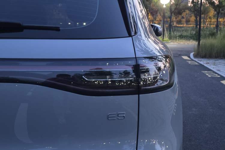 Used Geely Galaxy E5 2024 440km Launch Edition Exterior 9