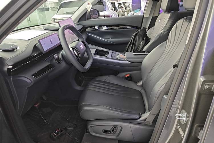 Used Geely Galaxy E5 2024 440km Exploration Version Left Front Seat