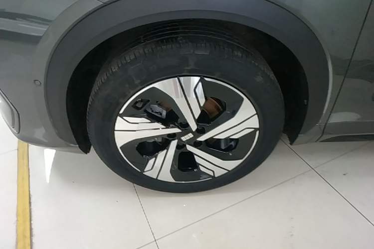 Used Geely Galaxy E5 2024 530km Starship Edition Left Front Wheel Hub
