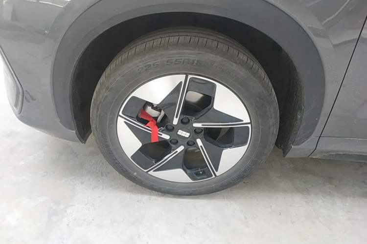 Used Geely Galaxy E5 2024 440km Exploration Version Left Front Wheel Hub