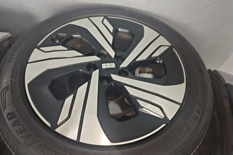 Used Geely Galaxy E5 2024 530km Starship Edition Left Front Wheel Hub
