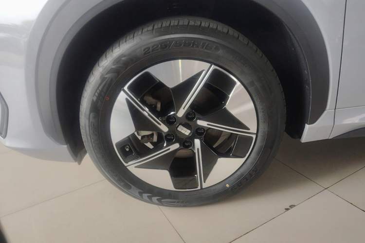 Used Geely Galaxy E5 2024 440km Launch Edition Left Front Wheel Hub