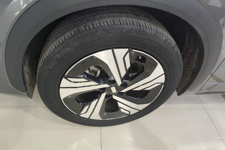 Used Geely Galaxy E5 2024 530km Starship Edition Left Front Wheel Hub