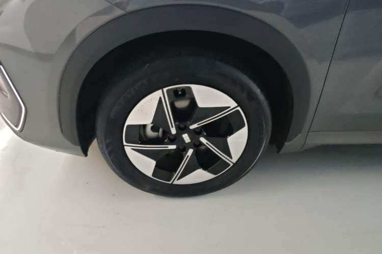 Used Geely Galaxy E5 2024 530 km Exploration+ Version Left Front Wheel Hub