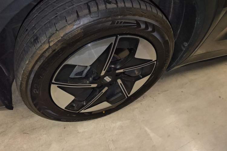 Used Geely Galaxy E5 2024 440km Launch Edition Left Front Wheel Hub