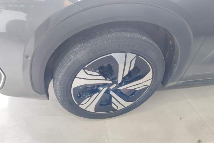 Used Geely Galaxy E5 2024 530km Starship Edition Left Front Wheel Hub
