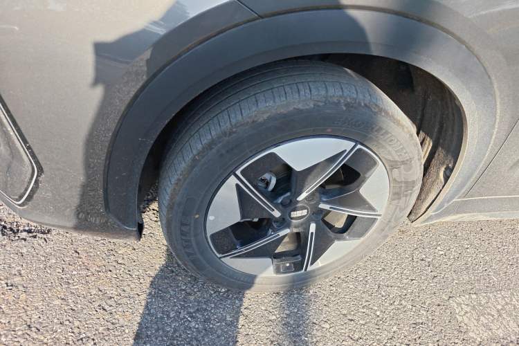 Used Geely Galaxy E5 2024 440km Launch Edition Left Front Wheel Hub