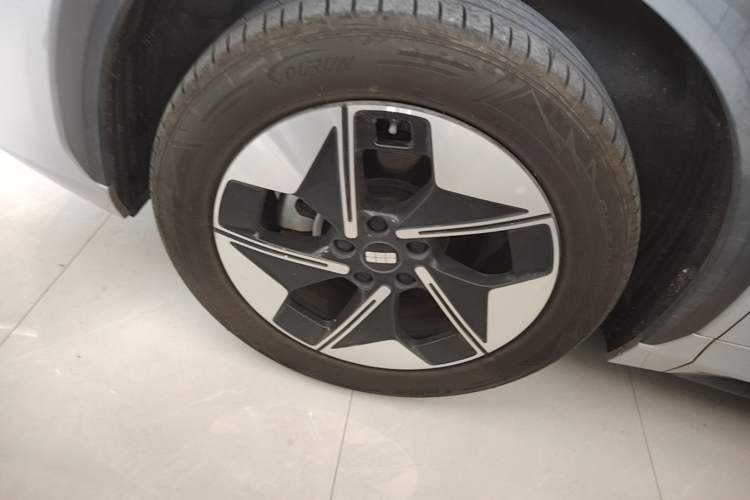 Used Geely Galaxy E5 2024 530km Long-Range Version Left Front Wheel Hub