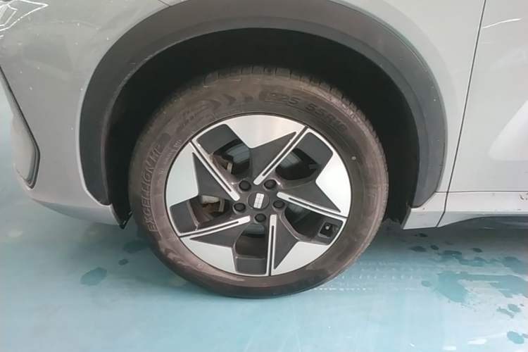 Used Geely Galaxy E5 2024 530km Long-Range Version Left Front Wheel Hub