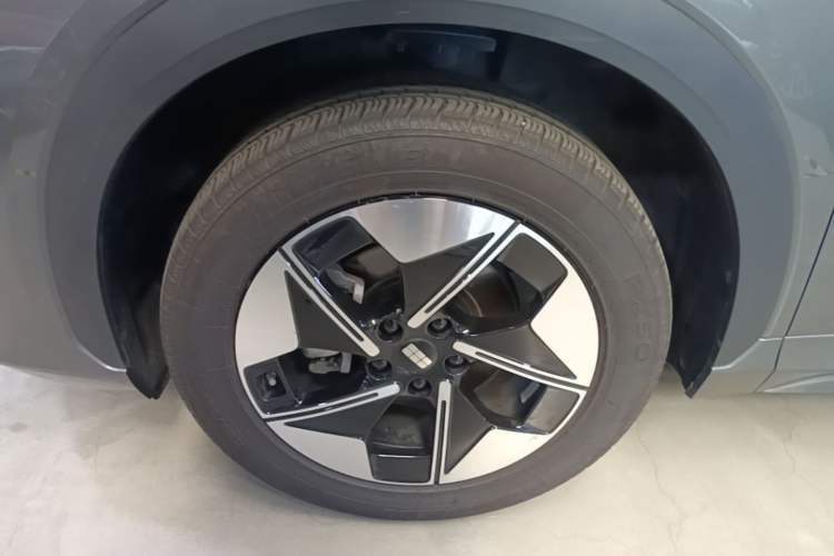 Used Geely Galaxy E5 2024 530km Long-Range Version Left Front Wheel Hub