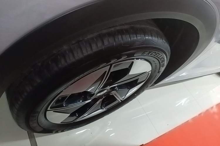 Used Geely Galaxy E5 2024 440km Launch Edition Left Front Wheel Hub