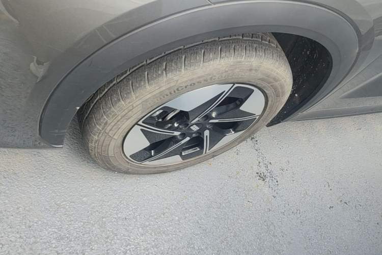 Used Geely Galaxy E5 2024 440km Launch Edition Left Front Wheel Hub