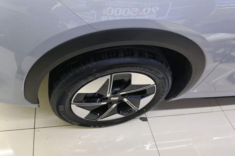 Used Geely Galaxy E5 2024 440km Exploration Version Left Front Wheel Hub