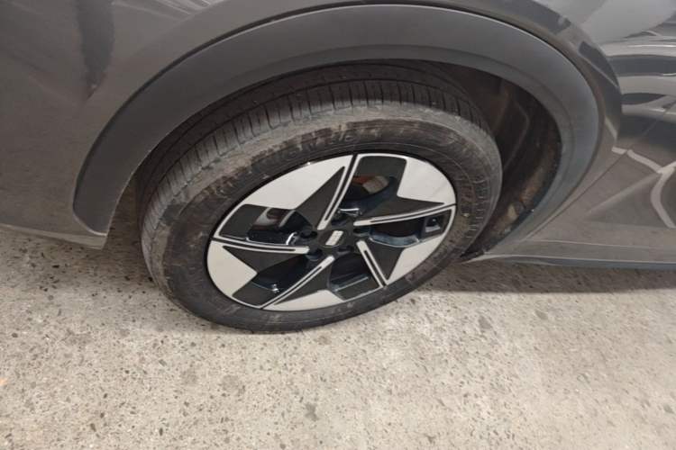 Used Geely Galaxy E5 2024 440km Launch Edition Left Front Wheel Hub