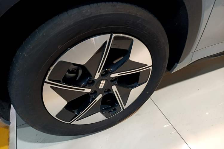 Used Geely Galaxy E5 2024 530 km Exploration+ Version Left Front Wheel Hub