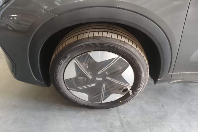 Used Geely Galaxy E5 2024 440km Launch Edition Left Front Wheel Hub