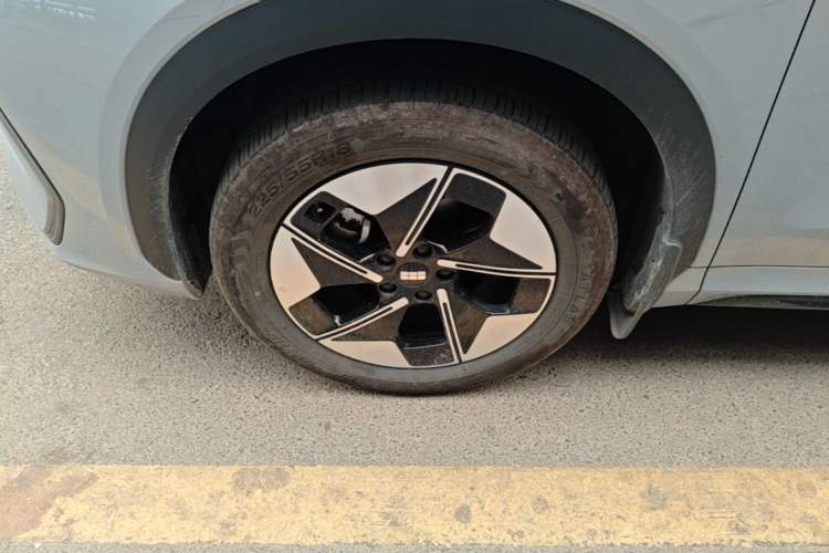 Used Geely Galaxy E5 2024 440km Launch Edition Left Front Wheel Hub