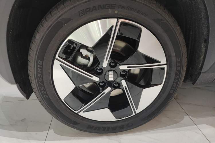 Used Geely Galaxy E5 2024 Model 530km Business Edition Left Front Wheel Hub