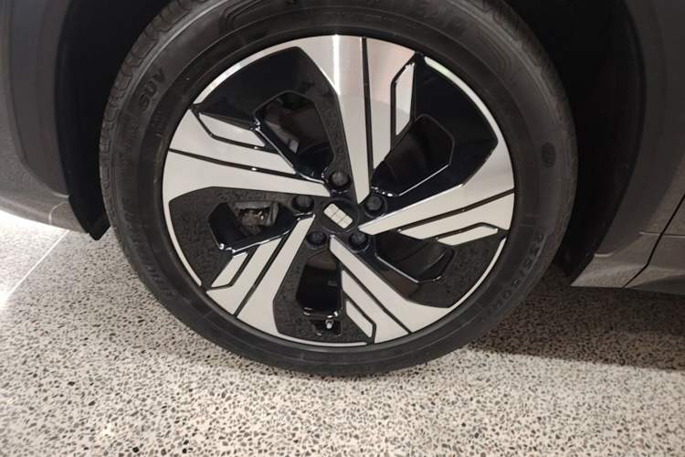 Used Geely Galaxy E5 2024 530km Starship Edition Left Front Wheel Hub
