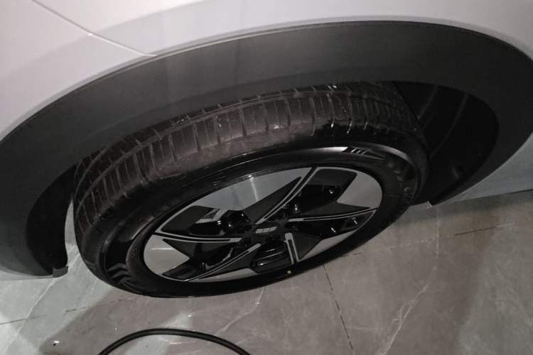 Used Geely Galaxy E5 2024 440km Launch Edition Left Front Wheel Hub