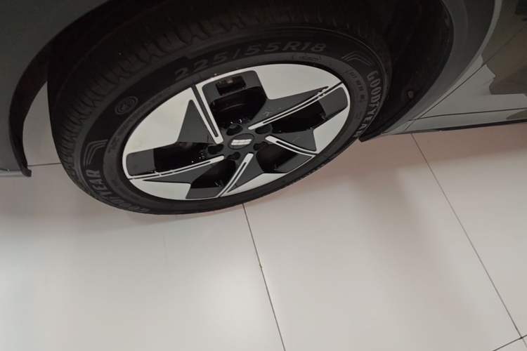 Used Geely Galaxy E5 2024 530 km Exploration+ Version Left Front Wheel Hub