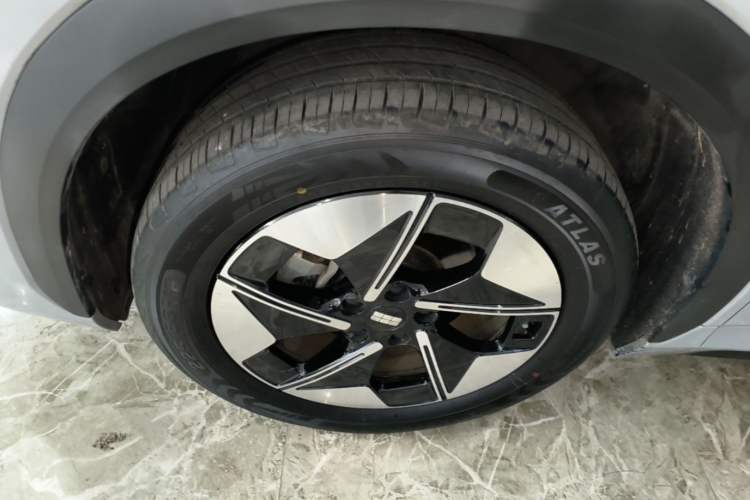 Used Geely Galaxy E5 2024 530 km Exploration+ Version Left Front Wheel Hub