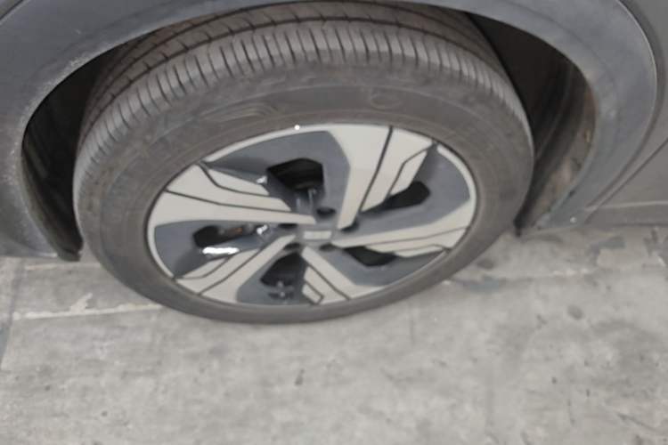 Used Geely Galaxy E5 2024 530km Starship Edition Left Front Wheel Hub