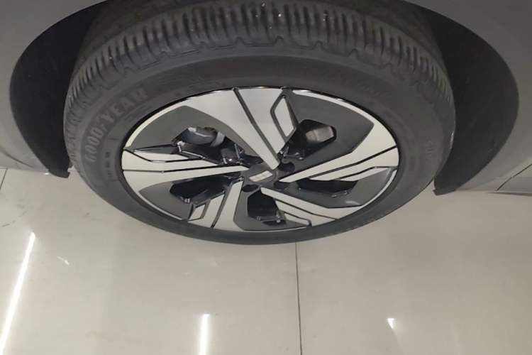 Used Geely Galaxy E5 2024 530km Starship Edition Left Front Wheel Hub