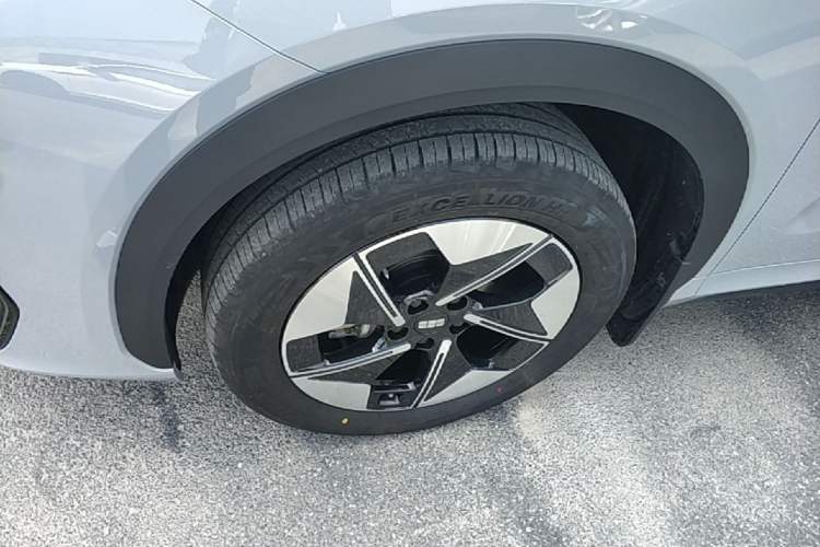 Used Geely Galaxy E5 2024 440km Launch Edition Left Front Wheel Hub