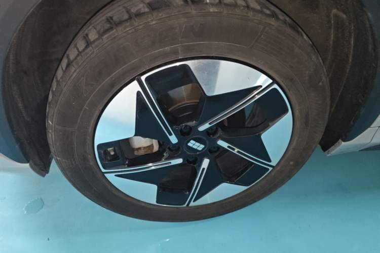 Used Geely Galaxy E5 2024 530 km Exploration+ Version Left Front Wheel Hub