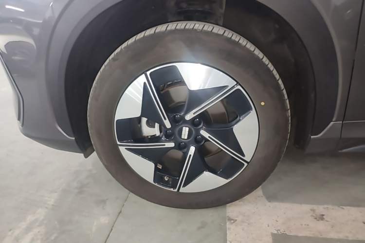 Used Geely Galaxy E5 2024 440km Launch Edition Left Front Wheel Hub