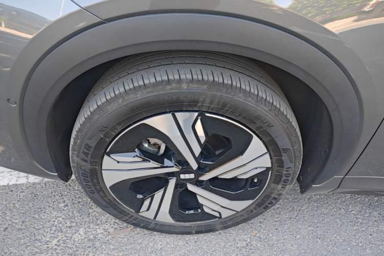 Used Geely Galaxy E5 2024 530km Starship Edition Left Front Wheel Hub