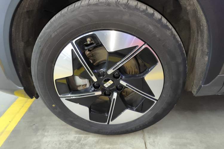 Used Geely Galaxy E5 2024 530km Long-Range Version Left Front Wheel Hub