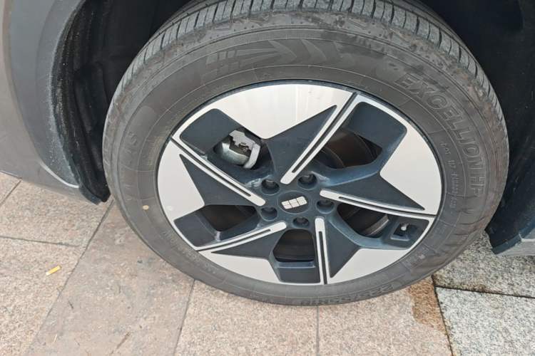 Used Geely Galaxy E5 2024 530 km Exploration+ Version Left Front Wheel Hub