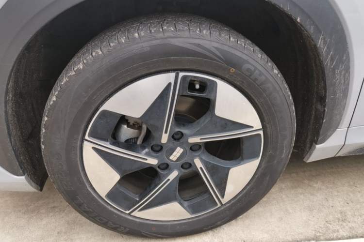 Used Geely Galaxy E5 2024 530 km Exploration+ Version Left Front Wheel Hub