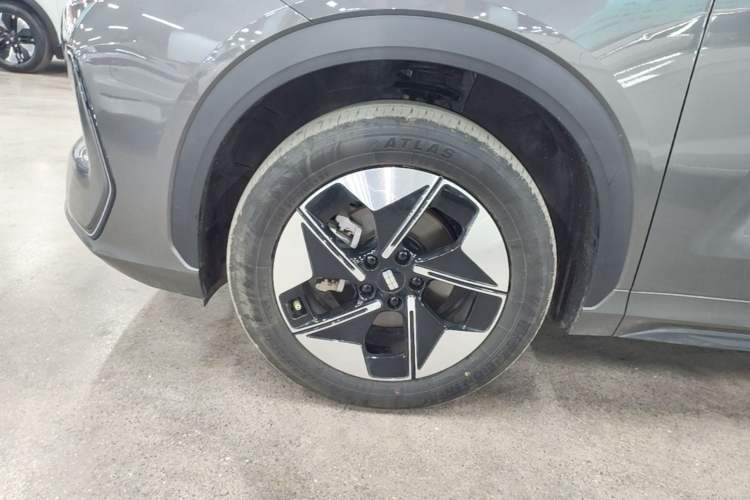 Used Geely Galaxy E5 2024 530 km Exploration+ Version Left Front Wheel Hub