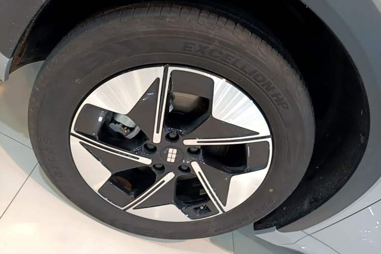 Used Geely Galaxy E5 2024 530 km Exploration+ Version Left Front Wheel Hub