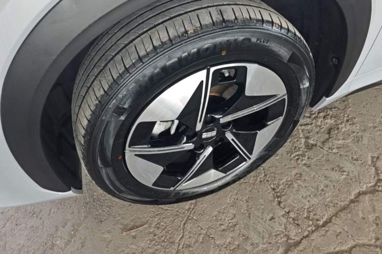 Used Geely Galaxy E5 2024 440km Exploration Version Left Front Wheel Hub