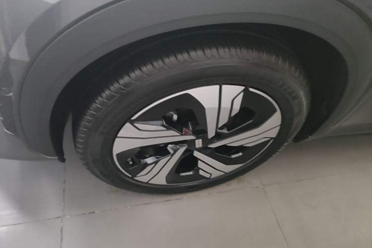 Used Geely Galaxy E5 2024 530km Starship Edition Left Front Wheel Hub