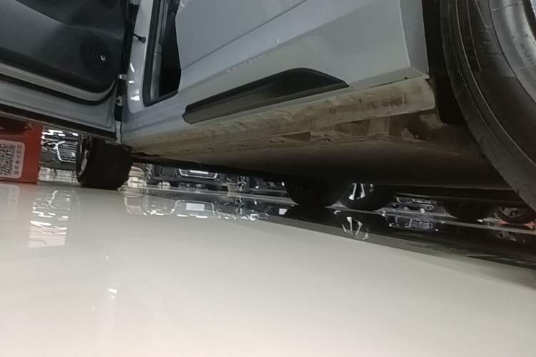 Used Geely Galaxy E5 2024 440km Launch Edition Left Side Sill