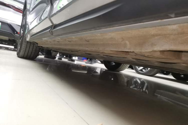 Used Geely Galaxy E5 2024 440km Launch Edition Left Side Sill