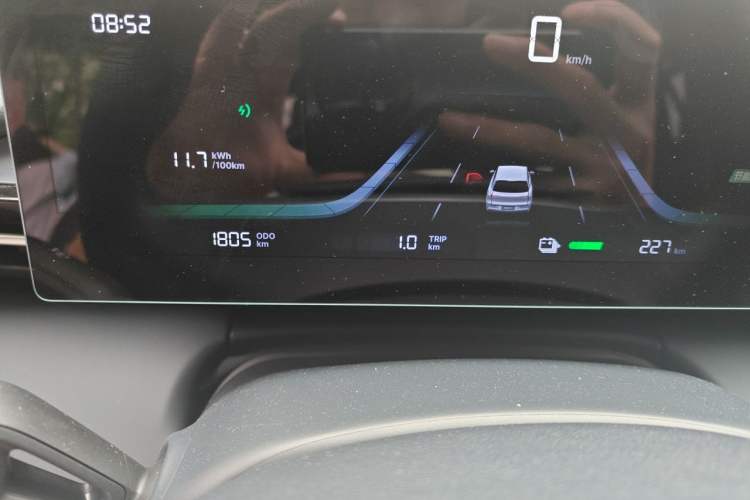 Used Geely Galaxy E5 2024 Model 530km Business Edition Odometer Close Up