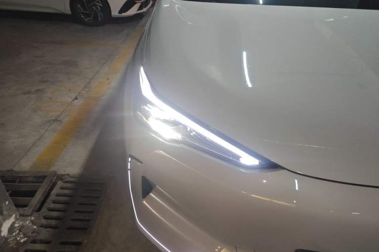 Used Geely Galaxy E5 2024 530 km Exploration+ Version Right Front Headlight