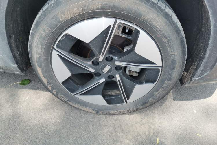 Used Geely Galaxy E5 2024 440km Exploration Version Right Front Wheel Hub