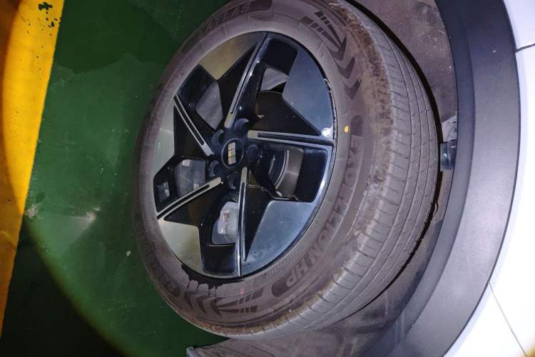 Used Geely Galaxy E5 2024 530 km Exploration+ Version Right Front Wheel Hub