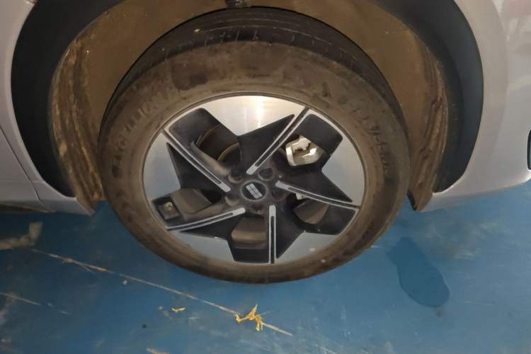 Used Geely Galaxy E5 2024 440km Launch Edition Right Front Wheel Hub